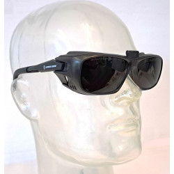 Laser safety goggle for laser welding